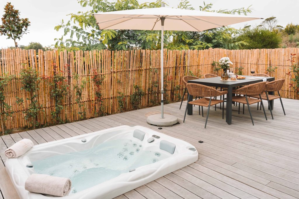 Área Exterior + Jacuzzi